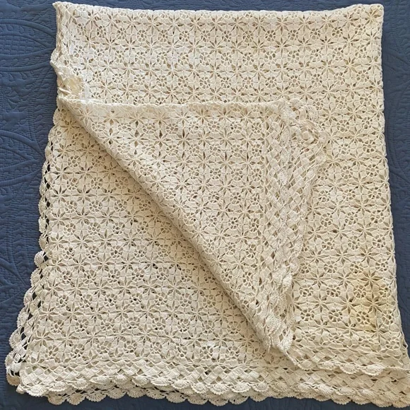 Vintage Crochet Lace Tablecloth - Picture 4 of 7